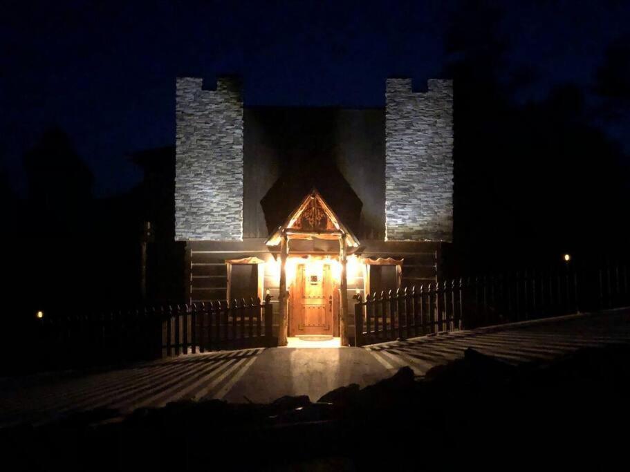 The Log Castle~Stunning Mountain Views~Hot Tub Villa Sevierville Exterior photo