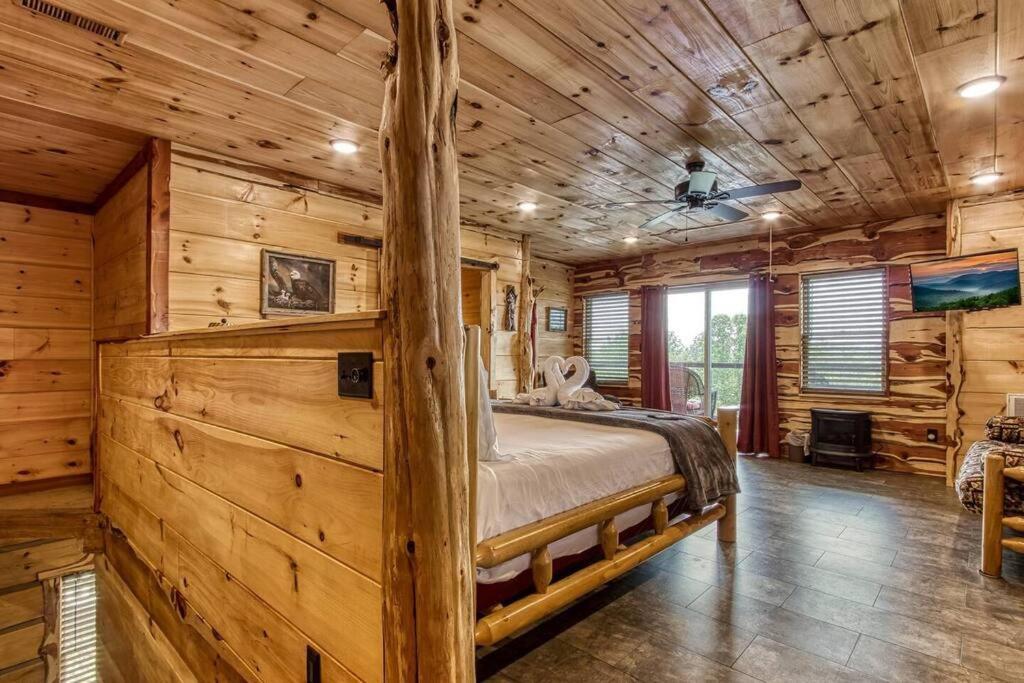 The Log Castle~Stunning Mountain Views~Hot Tub Villa Sevierville Exterior photo
