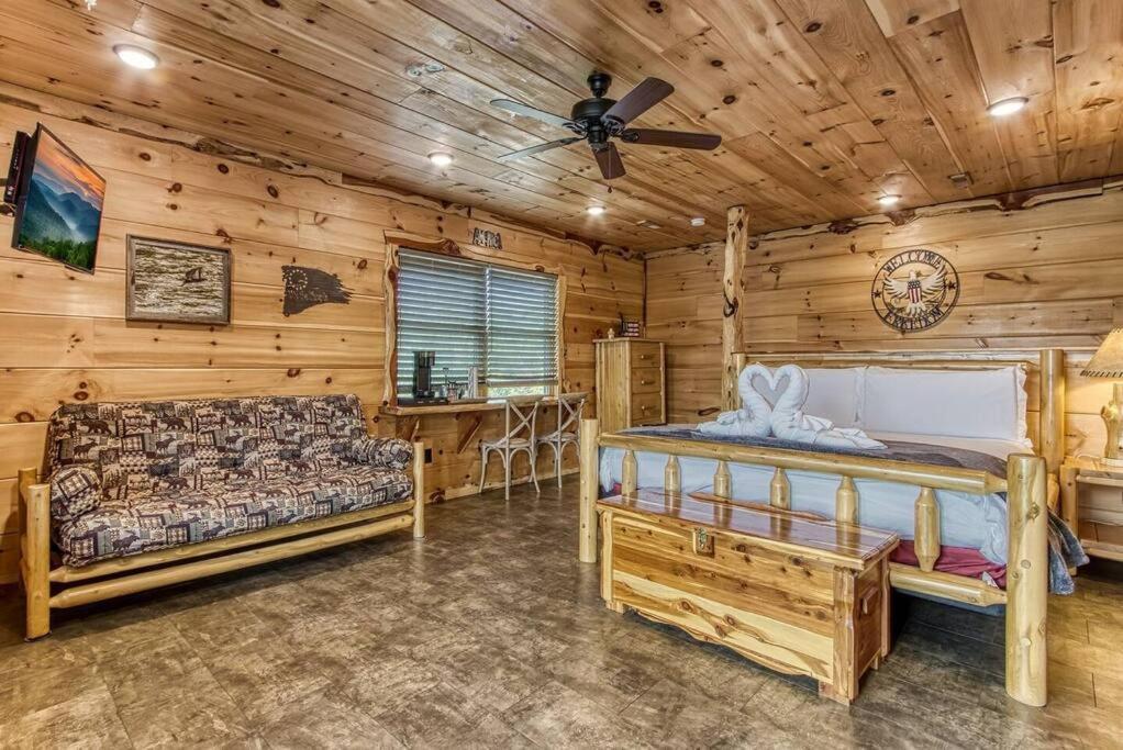 The Log Castle~Stunning Mountain Views~Hot Tub Villa Sevierville Exterior photo